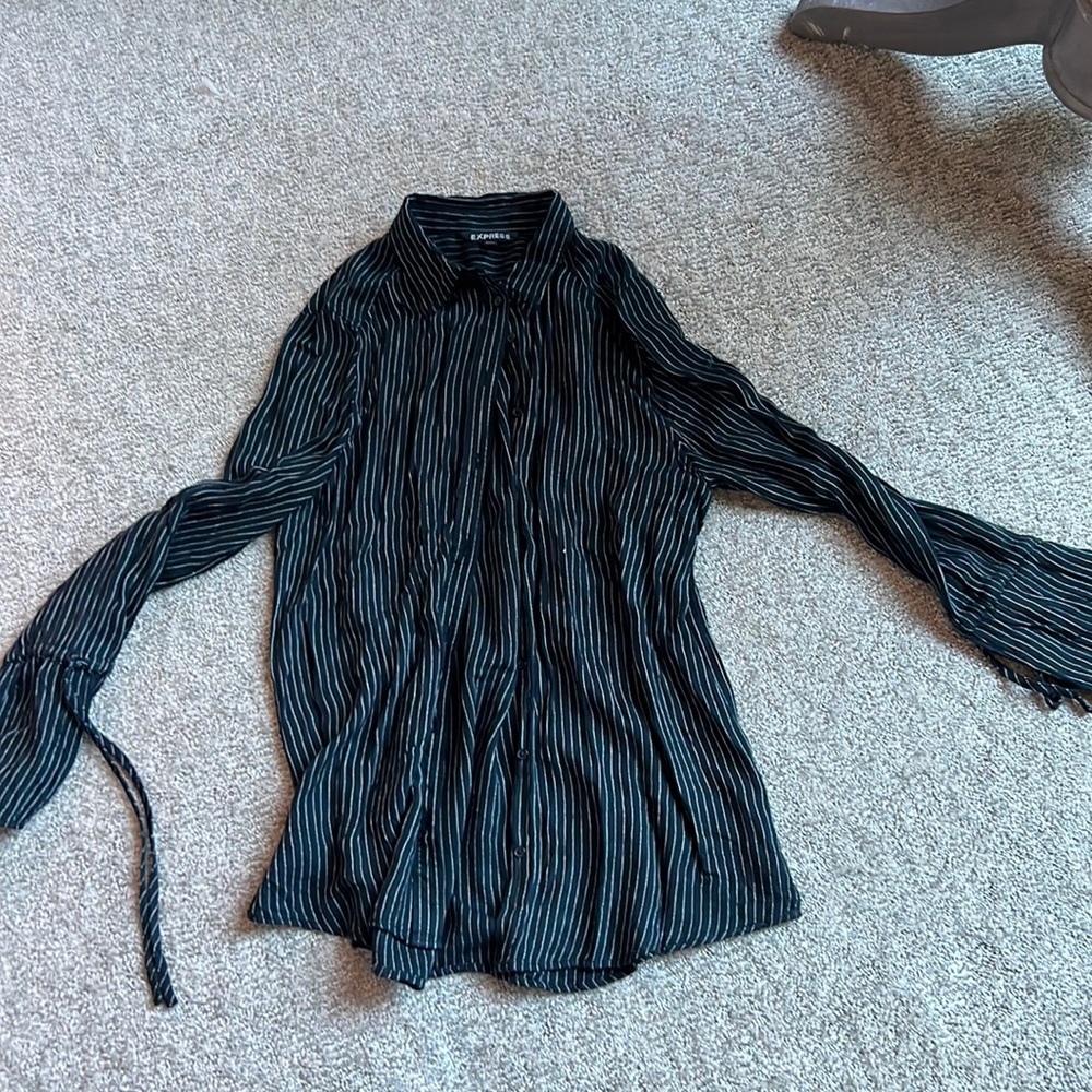 Express button down - Picture 1 of 3